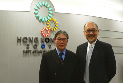 拍攝完畢後，霍震霆先生與司徒傑先生合照，霍先生並向司徒先生表示對2009年香港舉辦東亞運動會的期待。