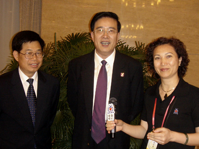 On 10th June, before the forum started at Vaga Hotel, the reporter from Dim Sum TV met the Deputy Secretary, General of the People’s Government of Guangdong province,P.R. of China,Mr. Xu Shangwu and Director, General of Hong Kong and Macau Affairs office of Guangdong Provice, Mr. Tang Hao. Secretary Xu Shangwu expressed his interest to visit Dim Sum TV after our reporter introduced the company to him.