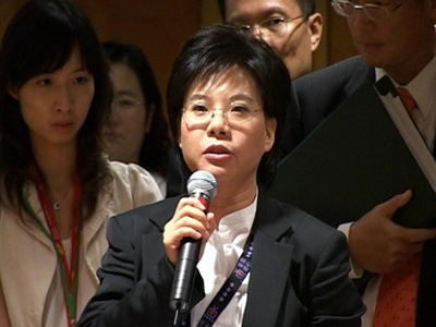Ms. Lam Wai Ping, DSTV reporter, was selected to ask question to Mr. Donald Tsang and Mr. Huang Huahua.