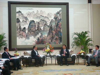 On Aug 4, Secretary of the Guangdong Provincial Committee of the Communist Party of China, Wang Yang and Governor Huang Huahua met with HKSAR Chief Executive, Mr. Donald Tsang and Chief Secretary, Mr. Henry Tang.