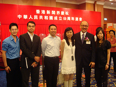 The Director & CEO of Dim Sum TV, Mr. Kit Szeto (second from right), with his wife Mrs. Szeto (third from right), together with representatives from Dim Sum TV at the cocktail party. From left: the Manager of the Corporate Communications Department, Mr. Ryan Zheng; Executive Vice President & Chief Financial Officer, Mr. Eric Lam; and the Creative Director of Art, Mr. Bryan Leung. Far right: Officer of the Corporate Communications Department, Ms. Cuky Huang.