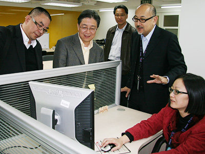 Mr. Kit Szeto and his guests going through a tour of www.dimsumtv.net. 