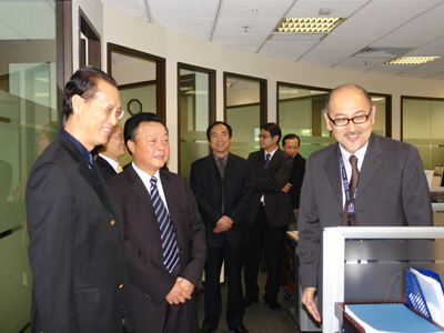 Mr. Deputy Director Li Shoujin and Mr. Deputy Director General Lin Difu are welcomed to the Dim Sum TV office.