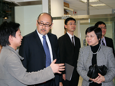 The Secretary for Commerce and Economic Development, Mrs. Rita Lau, visits Dim Sum TV’s broadcast control room.