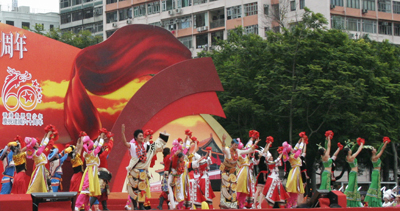 四川代表團及各省代表表演的壓軸大型歌舞《天地吉祥》