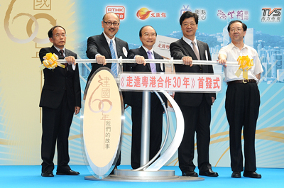 Guests from Hong Kong and Guangdong media officiating at the ceremony. From left: Mr. Ou Nianzhong, President of Southern Television Guangdong, Mr. Kit Szeto, Director & Chief Executive Officer of Dim Sum TV, Mr. Franklin Wong, Director of Broadcasting of Radio Television Hong Kong, Mr. Wang Shu Cheng, President of Hong Kong Wen Wei Po Daily News, and Mr. Yu Renbei, Assistant Chief Editor of Bauhinia Magazine.