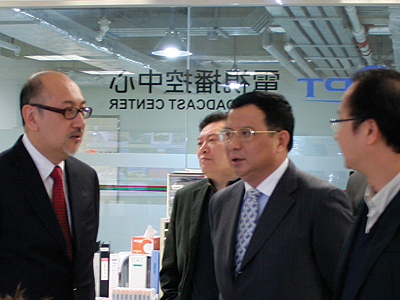 Mr. Kit Szeto explaining the broadcasting centre's operation to Mr. Zhang Jian.