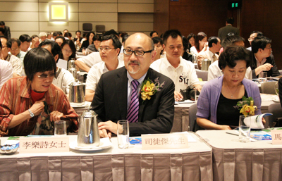 (由左至右)：香港極地探險家李樂詩，點心衛視董事兼行政總裁司徒傑，四川南充市委宣傳部長馬道蓉。