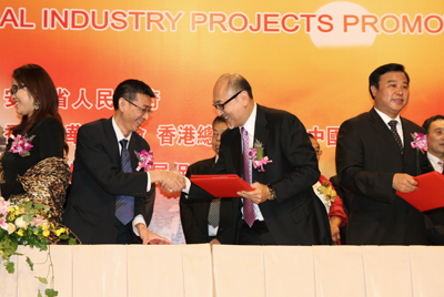 Mr. Kit Szeto (2nd from right) and Mr. Liming Mao (2nd from left) shaking hands after signing the agreement.