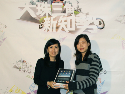 Surprise, surprise! Ms. Lam Kam Mui was going to buy an iPhone, and now has taken home an iPad!