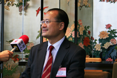 Dr. Jonathan Choi Koon-shum talking to Dim Sum TV.