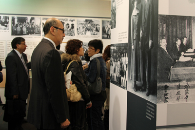 Mr. Kit Szeto studying the exhibits documenting Dr. Sun Yat Sen's experience in Japan