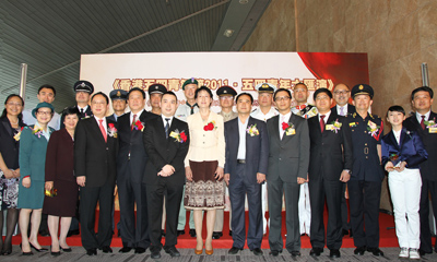 滙演開始前，中央駐港聯絡辦公室青年工作部部長韓淑霞女士(前排右七)與主辦機構代表合照。