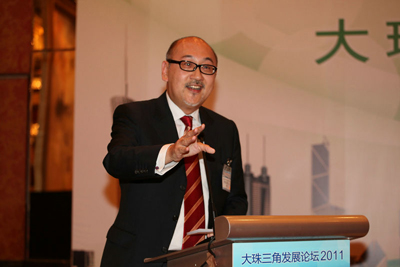 司徒傑先生主持“粵港創意文化發展新趨勢”討論。