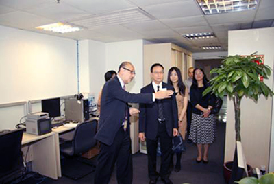 Mr. Kit Szeto introducing the guests to the operations of the Engineering Department.