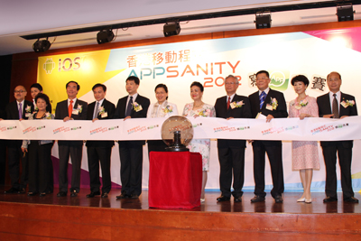 The chairperson of the event, Mrs. Ng Chu Lien Fan (5th from right), Ms. Florence Hui, Under-Secretary for Home Affairs (6th from right) and other guests stood ready to perform the ribbon-cutting. 