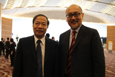 Mr. Kit Szeto with H.E. Mr. Nguyen Nam Hai, Deputy Minister of Industry and Trade of Vietnam. 