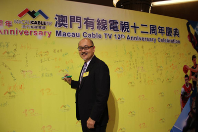 Guests arriving at the event, including Mr. Kit Szeto, Director & CEO of Dim Sum TV, show here signing the guestbook. 