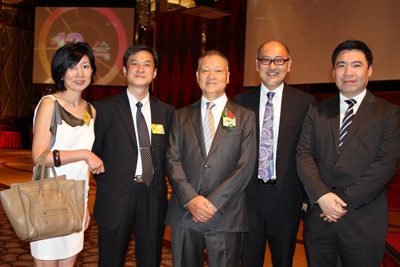 從左至右：點心衛視營業及市務部副總裁黃美玲小姐，香港資深傳媒人鐘一鳴先生，林潤垣先生，司徒傑先生，香港無線電視國際業務部總監李德基先生