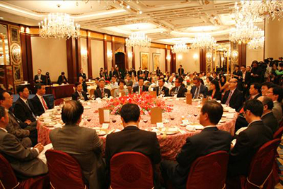 The head table at the forum: 3rd from left is Mr. C.Y. Leung, Chief Executive of the HKSAR; 12<sup>th</sup> from left is Mr. Kit Szeto, Director & CEO of Dim Sum TV.