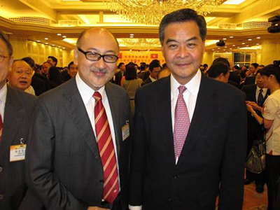 Mr. Kit Szeto (left) exchanging greetings with Mr. C.Y. Leung.