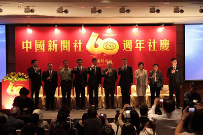 From left to right: Mr. Zhang Xinxin, Chief Editor of China News Service; Mr. Yu Guochun, Member of the National Committee of the Chinese People’s Political Consultative Conference; Senior Colonel Chen Wei Zhan, Deputy Commander of the People’s Liberation Army Hong Kong Garrison; Mr. Li Gang, Deputy Director of the Liaison Office of the Central People’s Government in the HKSAR; Mr. C.Y. Leung, Chief Executive of the HKSAR; Mr. Tung Chee Hwa, Vice-Chairman of the National Committee of the People’s Political Consultative Conference; Mr. He Yafei, Vice-Minister of the Overseas Chinese Affairs Office of the State Council; Ms. Jiang Yu, Deputy Commissioner, Office of the Commissioner of the Ministry of Foreign Affairs in the HKSAR; Mrs. Rita Fan Hsu Lai Tai, Member of the Standing Committee of the Eleventh National People’s Congress of the People’s Republic of China; Mr. Liu Beixian, President of China News Service.   