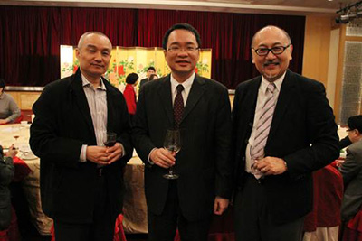 由左至右：陸曉丹先生，澳門新聞局局長陳致平先生，司徒傑先生。