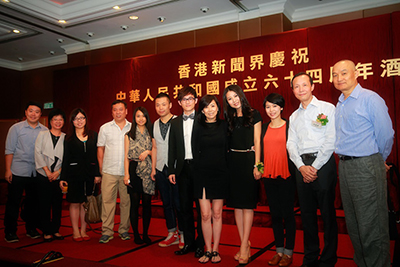 Senior executives of Dim Sum TV with other personnel of the network: Ms. Ceci Chuang, Vice President of Dim Sum TV (8th from left), Mr. Lin Rui Jun, Executive Vice President & Head of Dim Sum TV Channel (2nd from right), Mr. Lui Xiao Dan, Assistant to the Head of Dim Sum TV Channel (1st from right).  