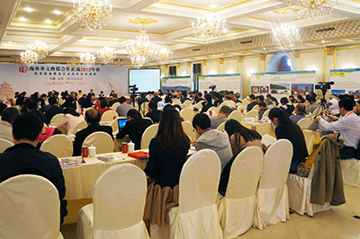 來自五大洲逾20個國家和地區的64家海外華文媒體代表一百多名負責人出席了會議。