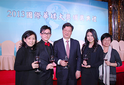 From left to right: Ms. Ceci Chuang, Jose, Mr. Wang Shucheng, Chairman of Wen Wei Po, Yan, Ms. Lam Waiping, Assistant Project Director of Dim Sum TV. 