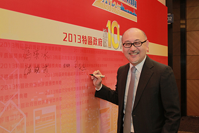 Mr. Kit Szeto, representing Dim Sum TV, signing in at the event. 