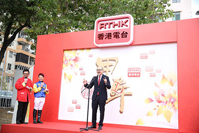 Mr. Kit Szeto, Director & CEO of Dim Sum TV, extending his well-wishes to one and all on stage.