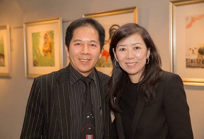 Ms. Ceci Chuang extending her congratulations to Mr. Alan Tang, Director of Event Planning, for a successful exhibition.