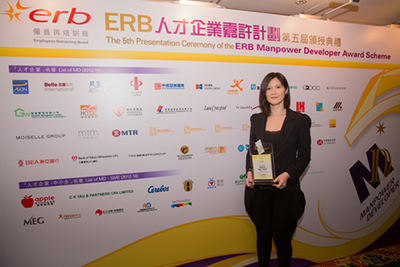 Ms. Lam Mei Ling, Human Resources & Administration Manager of Dim Sum TV, accepting the award on behalf of the network. 