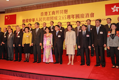 行政長官梁振英(左六)與一眾工商界首長為國慶酒會主禮嘉賓
