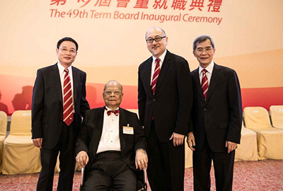 Paying tribute to Dr. The Honorable Tsang Hin Chi, Life Honorary Chairman (2nd from left): Mr. Qiu Jian Xin, Standing Committee Member of the CGCC and Director & General Manager of Chinese Goods Centre Ltd., Mr. Kit Szeto (3rd from left), Mr. Liu Yuxin, Standing Committee Member of the CGCC (4th from left).
 