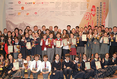 The student winners of the competition with members of the jury and prize presenters.
