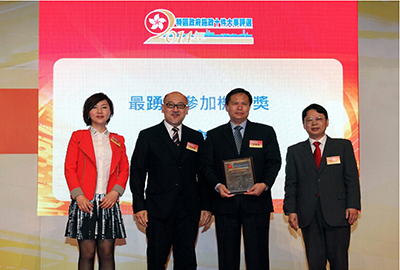 Mrs. Teresa Ko, Producer & Director of the HKSTV News & Program Center (1st from left); Mr. Kit Szeto, Director & CEO of Dim Sum TV (2nd from left); Mr. Zhou Lianqiao, Vice-Chairman of the Hong Kong Federation of Trade Unions (3rd from left); Mr. Zhou Aiguo, Vice Director-General, Cultural and Sports Affairs, the Liaison Office of the Central People’s Government in the HKSAR (1st from right).  
