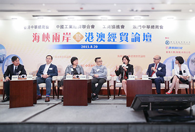  Guests participating in the “Cultural and Creative Industries” session include (from 3rd, right to left): Ms. Pansy Ho Chiu King, Joint Chief & CEO of MGM China Holdings Ltd.; Mr. Raman Hui, renowned animation designer and the director of Monster Hunt; Ms. Lin Fangyin, General Manager & Creative Director of Bright Ideas Design; Mr. Ma Jianjun, General Manager of Hi-Tech Fashion Creation Investment Developing Co,LTD Corporation; Mr. Edmund Lee, Executive Director of Hong Kong Design Centre.