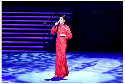 港姐歌手邝美云歌唱「我的祖国」
