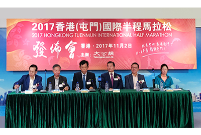 Press Conference on-site（From left to right：Mr Xuefei Lin, Director of Ta Kung Pao & Chief Executive Officer of Takungpao.com.hk；Mr. Leung Kin Man (BBS, MH,JP), Chairman of Tuen Mun District Council & Chairman of Preparatory Committee；Mr. Zaizhong Jiang, Member of the National Committee of the Chinese People’s Political Consultative Conference, Director of Hong Kong Ta Kung Wen Wei Media Group Limited & Chairman of Organizing Committee；Mr. Guoliang Zhang, Chairman of Hong Kong Federation of Journalists & Chairman of Organizing Committee；Mr. Chan Wan Sang (BBS, MH, JP), Chairman of Organizing Committee; Ms. Liping Wang, Sydney Olympics heel-and-toe walking race Gold Medal Winner）