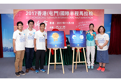  (From left to right: Mr. Johnny Yip; Mr. Yip Man Pan, Chairman of Democratic Alliance for the Betterment and Progress of Hong Kong Tuen Mun Branch; Mr. Thomas Lam, Senior Coach of ‘Train Station’; Ms. Liping Wang, heel-and-toe walking race Gold Medal Winner in Sydney Olympics; Ms. Chan Kam Yi, General Manager of Ta Kung Pao HK Limited) 