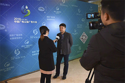 Mr. Bryan Leung, associate vice president (channel identity) of Dim Sum TV accepted the interview of Qingyuan TV station after the assembly. 